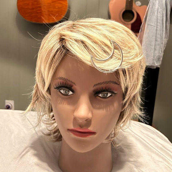 3 New Blonde and Brown pixie style synthetic wigs. - Picture 10 of 16